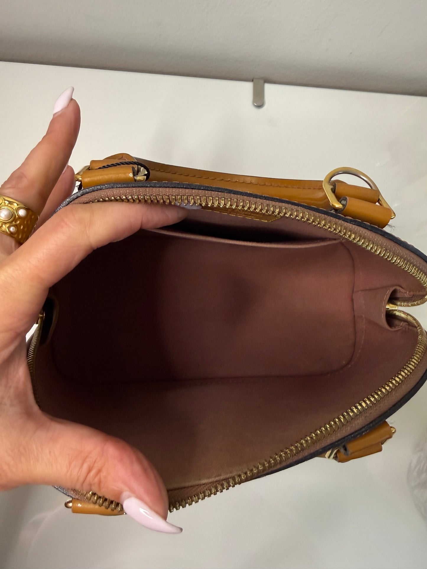 Louis Vuitton Vernis Camel Alma BB