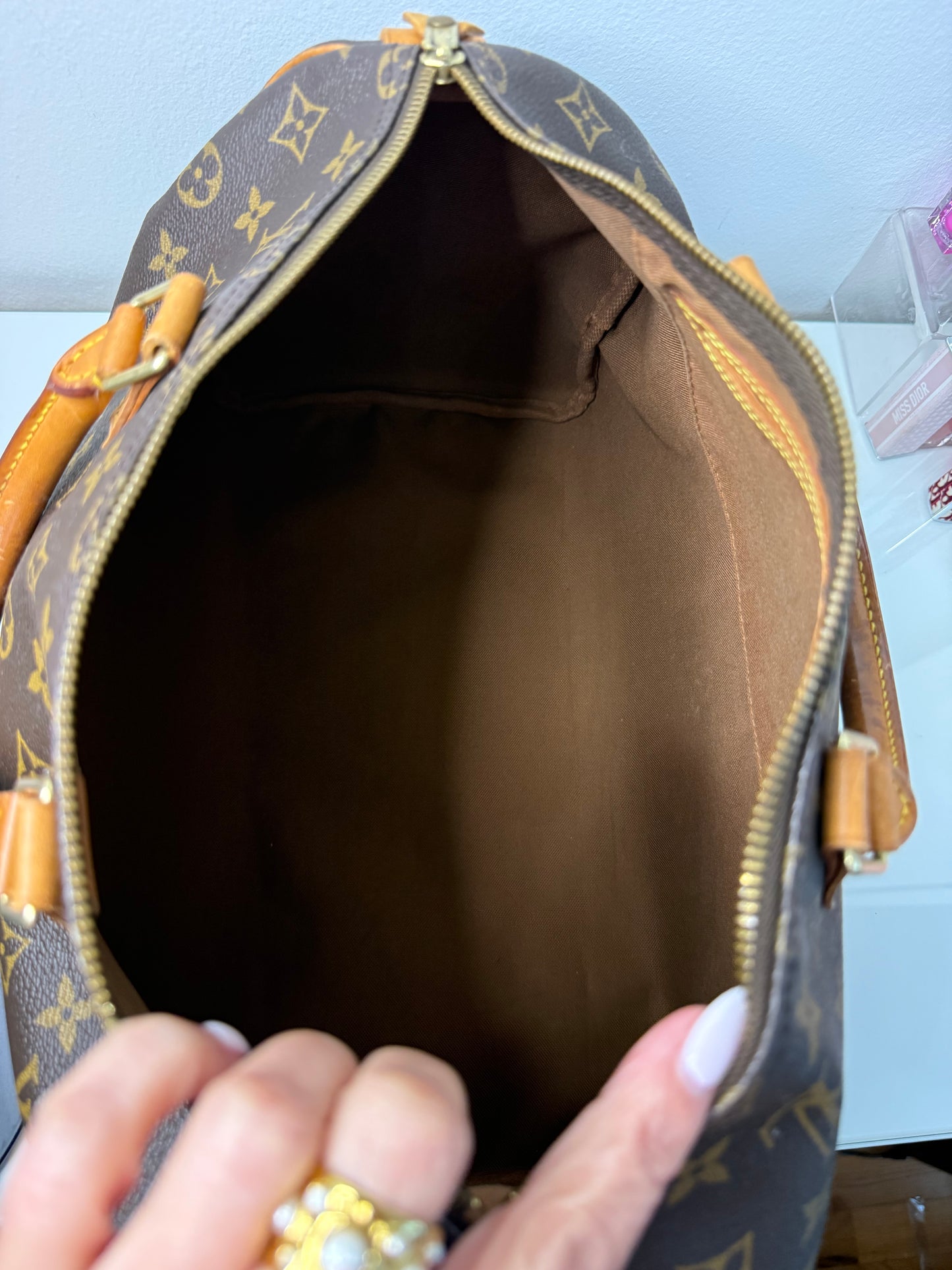 Louis Vuitton Monogram Speedy 35
