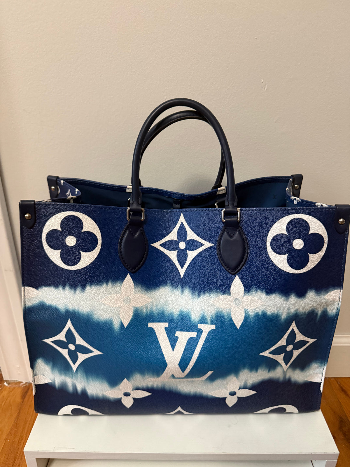 Louis Vuitton Limited Edition OnTheGo GM Escale